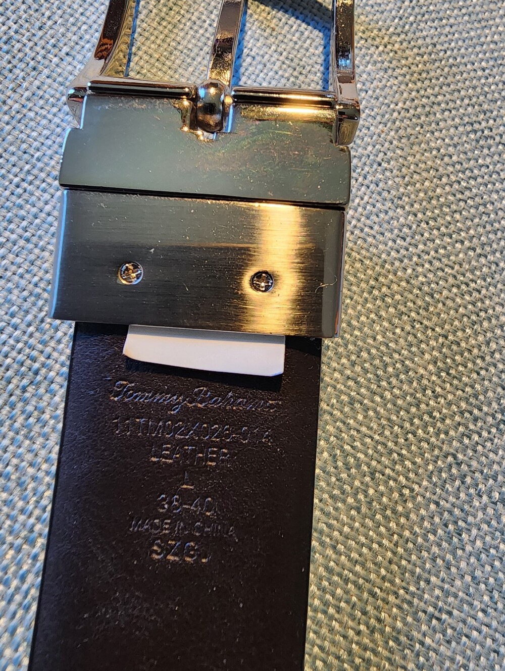 Tommy Bahama New Black Leather Men's Belt 38 with Brushed Metal Buckle - Picture 5 of 6